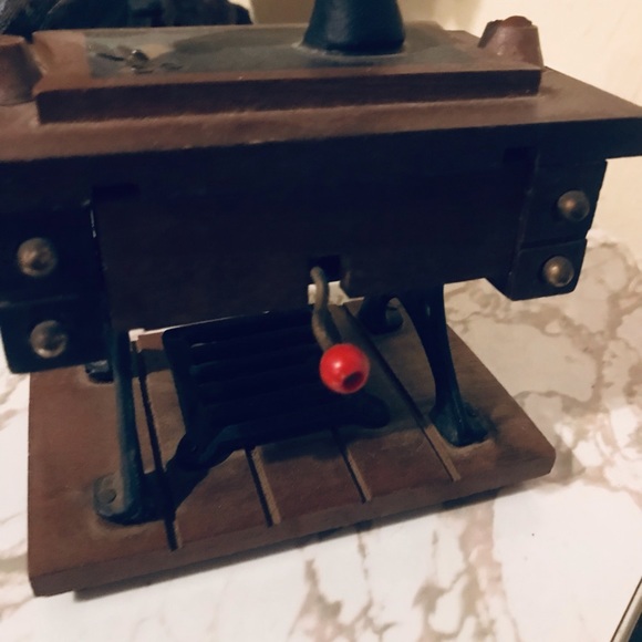Vtg. Trading sewing machine musical box for display decor. - Picture 7 of 8